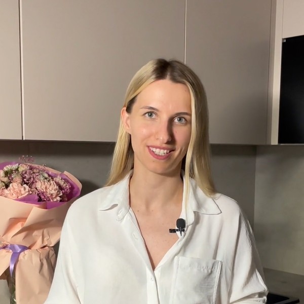 Марина на своей кухне в минской квартире